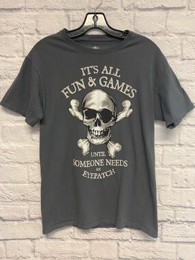Official Disney Parks Pirates of the Caribbean Skull & Crossbones Tee Size S